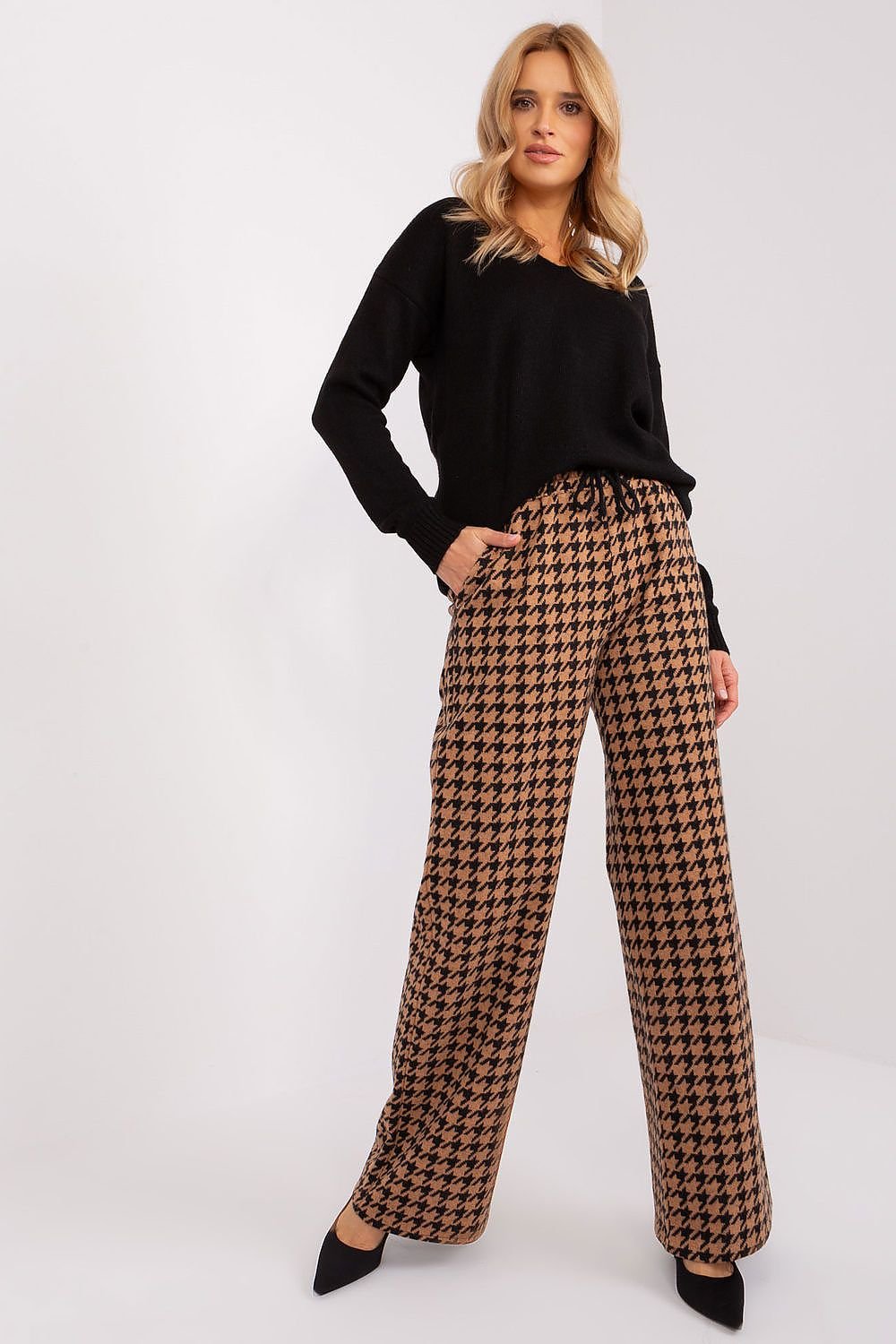  Women trousers model 188810 Lakerta 