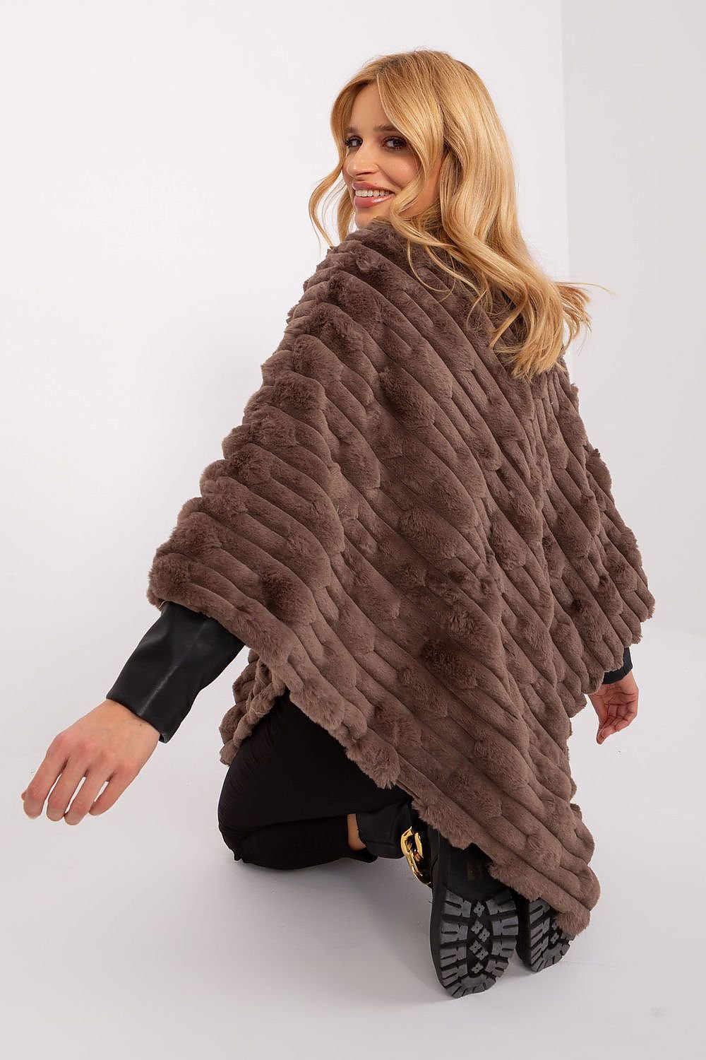  Poncho model 190858 AT 