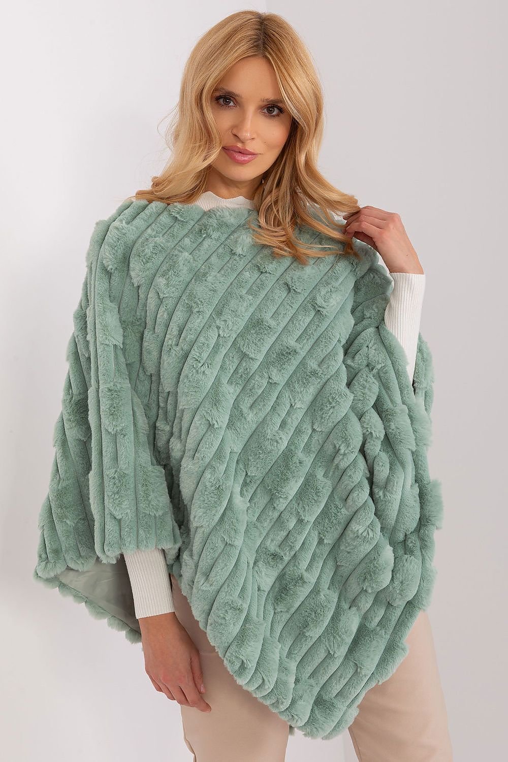  Poncho model 190862 AT 