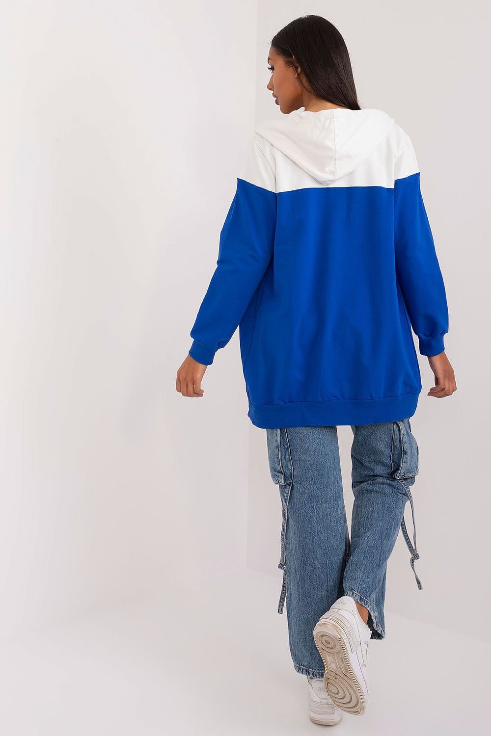  Sweatshirt model 197077 Relevance 