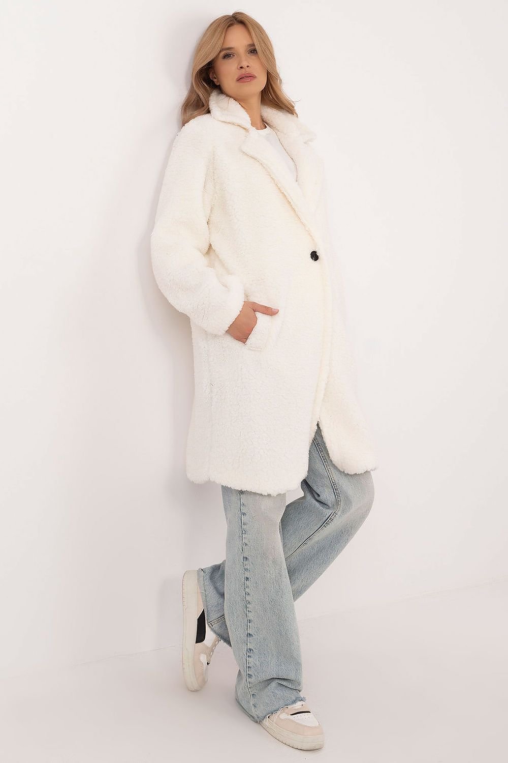  Coat model 203854 Italy Moda 