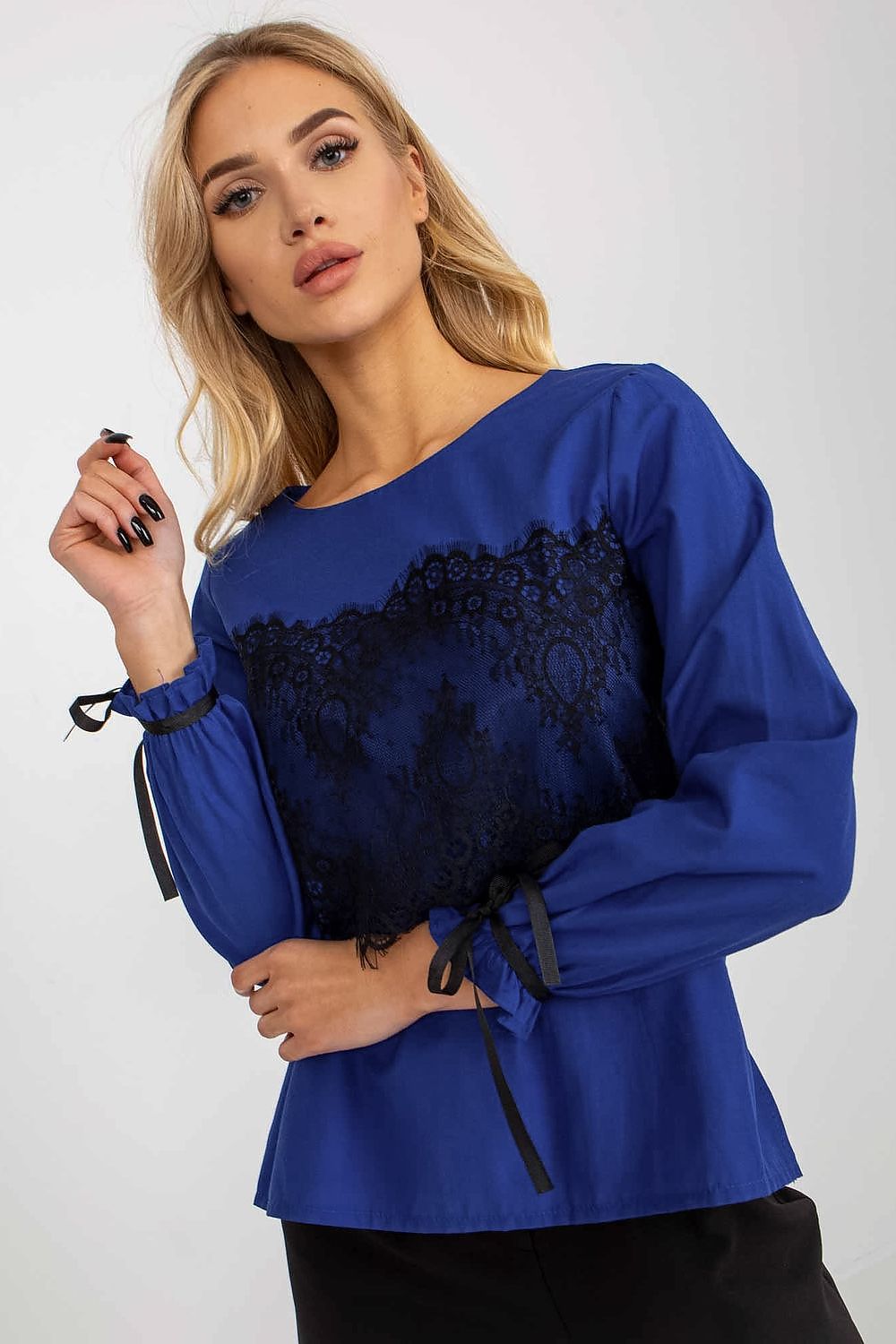  Blouse model 174946 Lakerta 