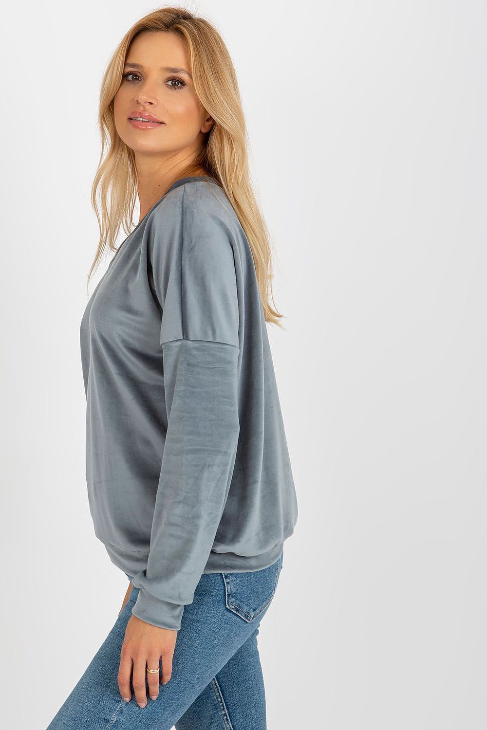  Sweatshirt model 185953 Relevance 