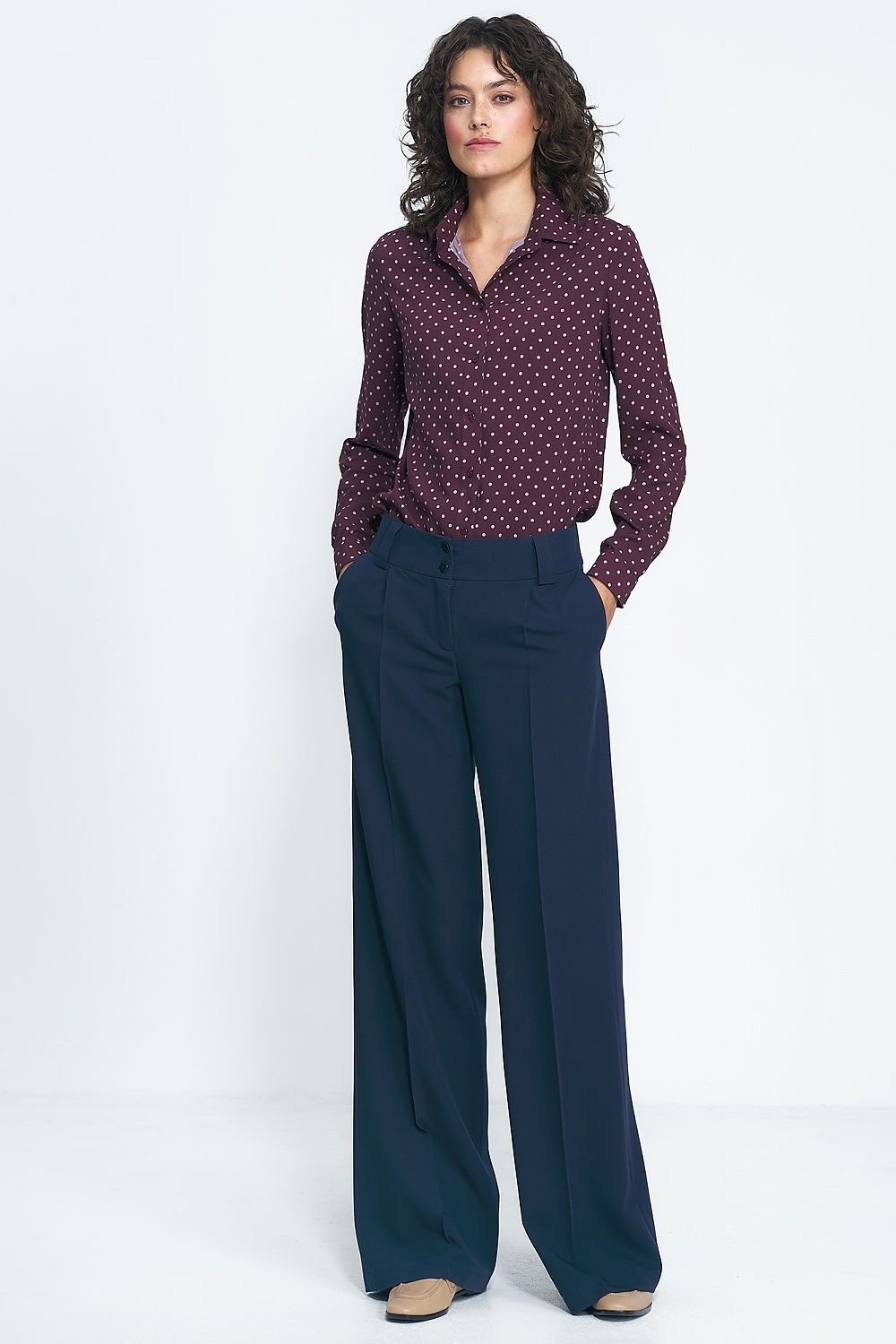  Trousers model 186118 Nife 